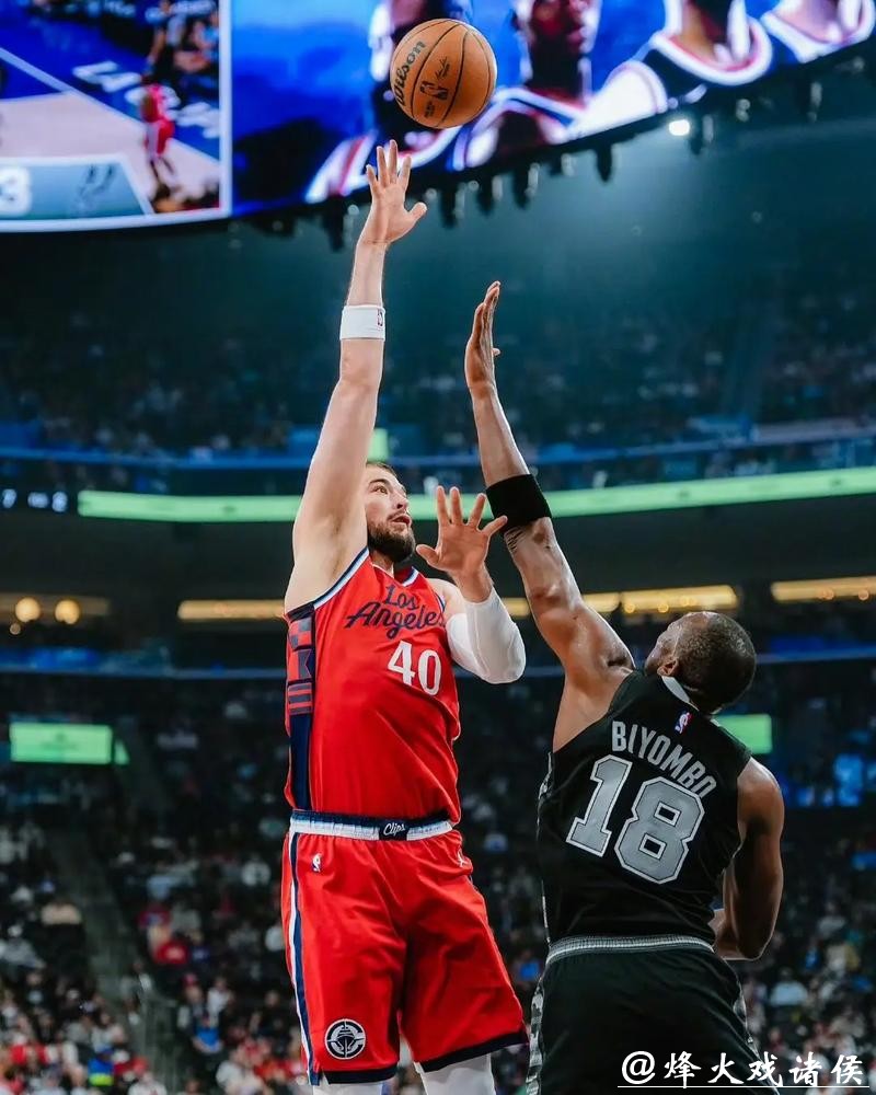 KD35分太阳险胜76人5连胜 快船逆转马刺止连败 KD35分太阳险胜76人5连胜 快船逆转马刺止连败