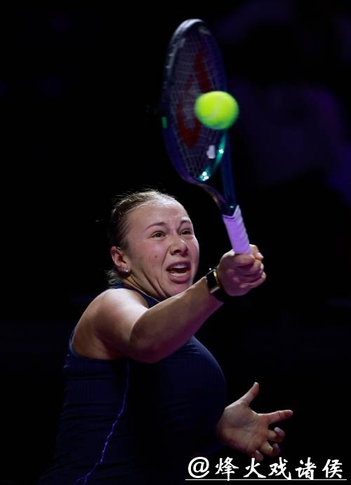 WTA年终总决赛:阿尼西莫娃逆转赢下“生死战” 挺进半决赛 WTA年终总决赛:阿尼西莫娃逆转赢下“生死战” 挺进半决赛