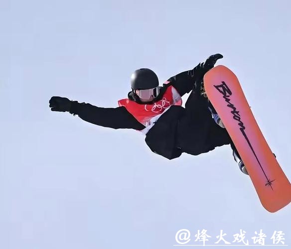 太快了，苏翊鸣冬奥夺铜立马拿下美国大牌代言，穿拖鞋照样帅出天际，22岁少年风华正茂引发热议